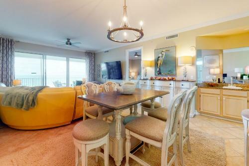 Hotel Regency Isle 305