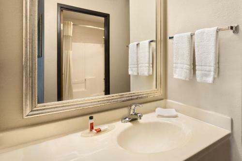 Hotel Baymont Inn & Suites Warrenton