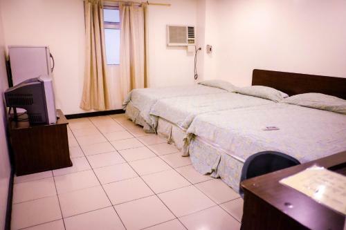 Crowne Garden Hotel
