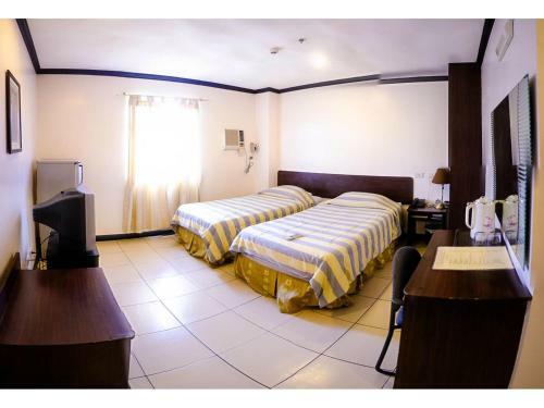 Crowne Garden Hotel