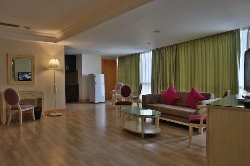 Crown Regency Hotel & Towers