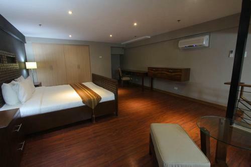 Crown Regency Hotel & Towers