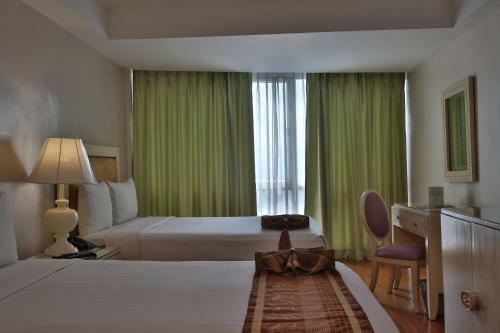 Crown Regency Hotel & Towers