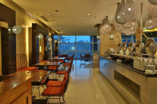 Crown Regency Hotel & Towers