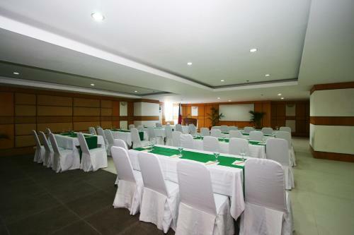 Crown Regency Hotel & Towers