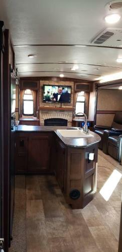 3 Bedroom House And 2 Rvs