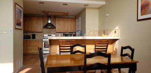 3 Bedroom House And 2 Rvs