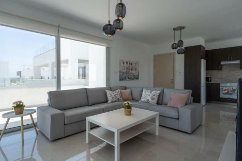 Apartamento Harmonia 2-br Apt In Livadia + Pool