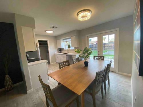 Cubs Corner - 4 Bed 2 Bath Retreat.