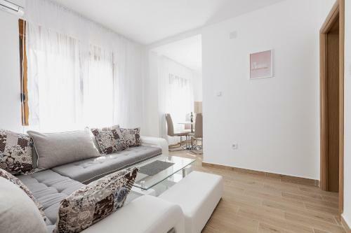 Muo Sea Front Apartments Kotor