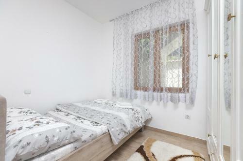 Muo Sea Front Apartments Kotor