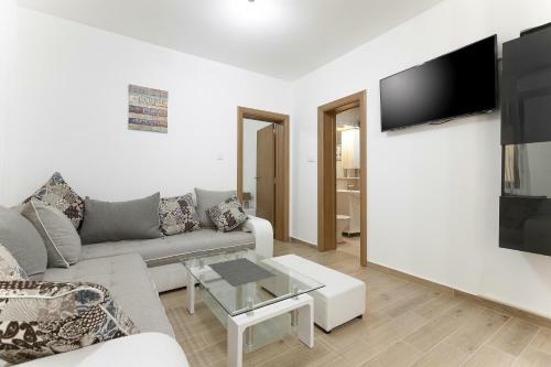 Muo Sea Front Apartments Kotor