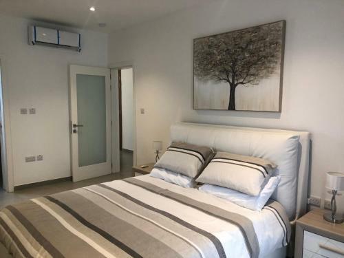 Sea View Apartment Overlooking Spinola Bay