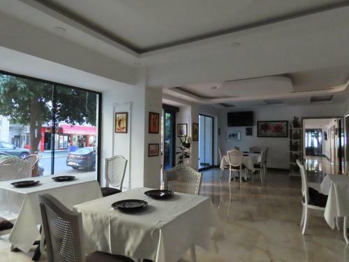 Kadeer Hotel