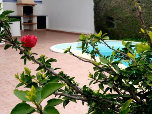 Lovely Beach House Moradia V4 Com Piscina