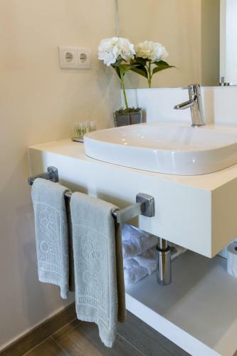 Hotel Oasis Tarrafal Alfandega Suites