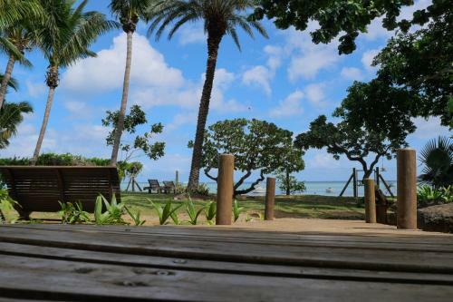Chalet En Bois Sur La Plage De Sable Blanc