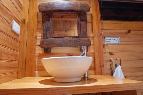 Chalet En Bois Sur La Plage De Sable Blanc