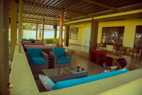 Hotel Cwezi By The Lake