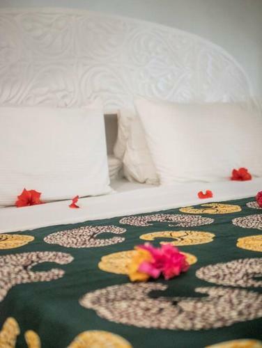 Barefoot Beachfront Villa, Chef, Pool, Sleeps 12