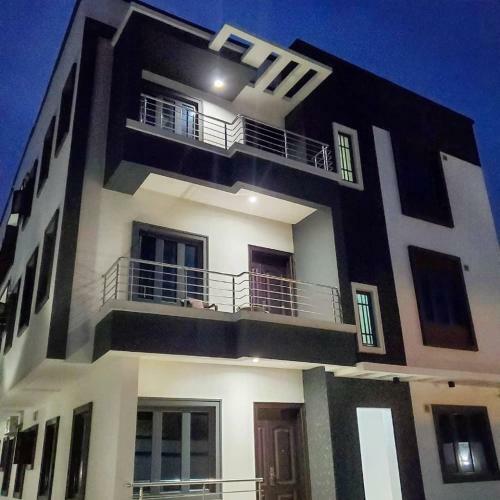 Spacious 2 Bedroom Apartment