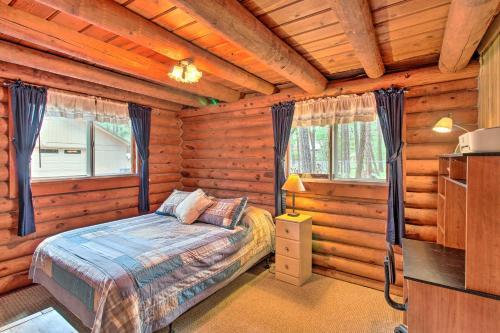 Pinetop Log Cabin With Fire Pit, Near Trails!
