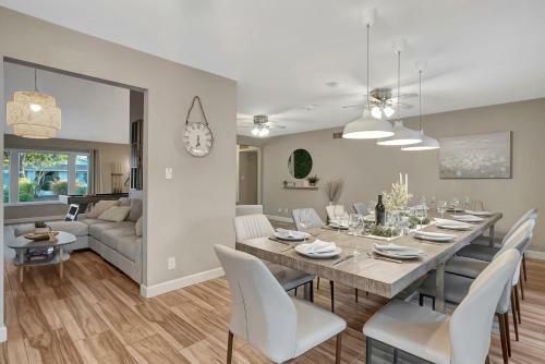 Villa *new*designer Oasis 4bdrm W/pool/jacuzzi/pooltable/mini Botanical Garden