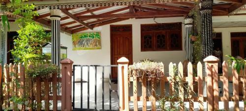 Hostal Batu's Safari Villa