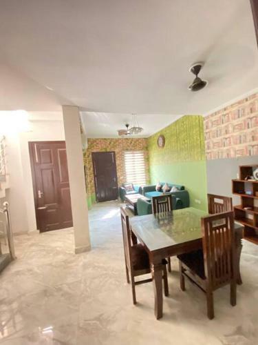 Entire Villa With Private Parking & Private Garden