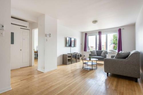 Apartamento Lovely Rental Unit With Balcony~ Autoroute 40