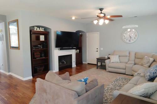 Spacious Family Resort 4 Bed/3 Bath-pool- Pets Ok
