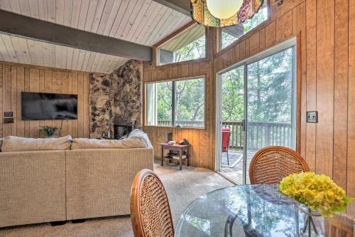 Lake Arrowhead Cabin With Mid-century Charm!