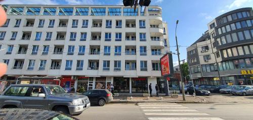 Colonel Apartment 955