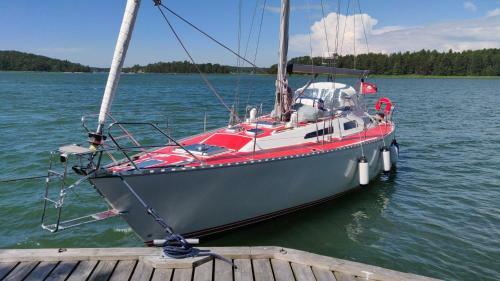 Lacoste Sailing Yacht For 6