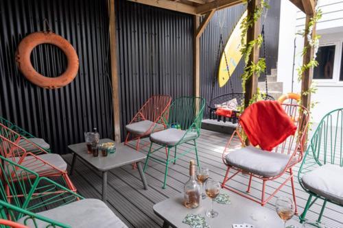 Ultimate Glam, Vintage Central Pad. Cool 70s Bar.