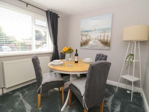 28 Bemrose Grove