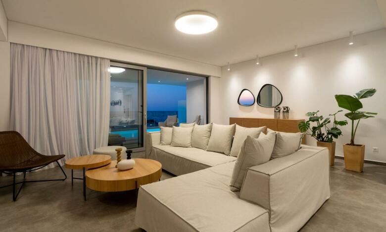 Dia's Blue Villa