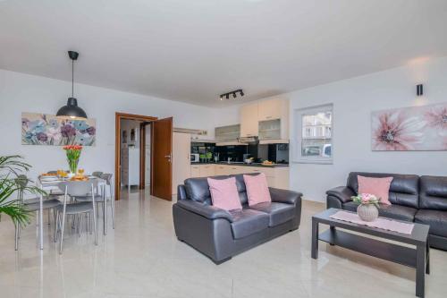 Apartment In Malinska Insel Krk 13004