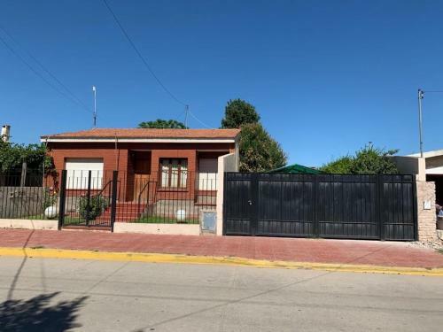 Casa Grande Con Parque Y Pileta