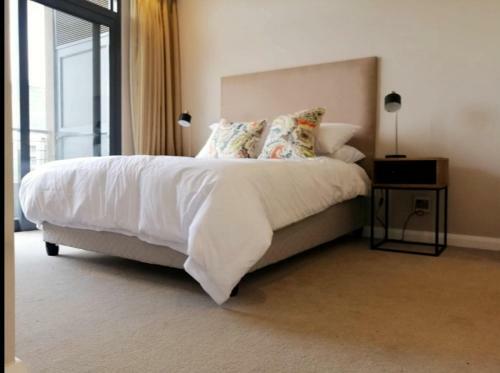Luxurious Apartment In Menlyn Maine
