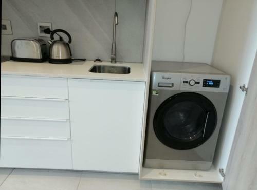 Luxurious Apartment In Menlyn Maine