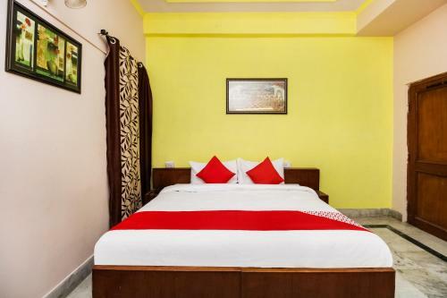 Oyo 29394 Hotel Apoorva Deluxe