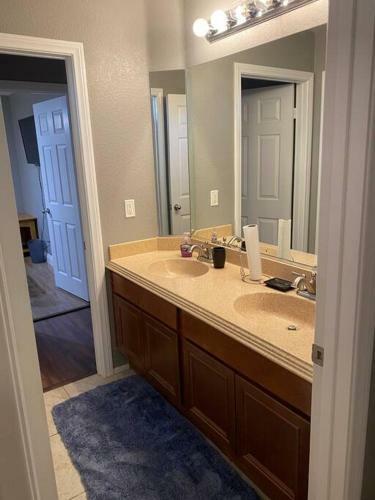 Cheerful 4-bedroom Home In Gated Community