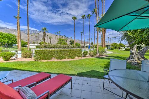 Mid-century Mod Palm Springs Home With Patio!