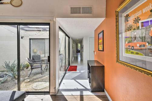 Mid-century Mod Palm Springs Home With Patio!
