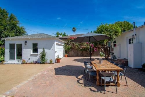 Cozy Modern 3 Bedroom Home