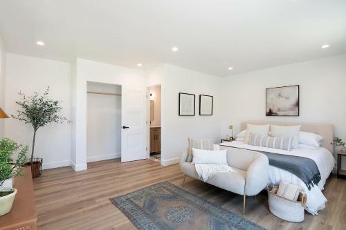 Cozy Modern 3 Bedroom Home