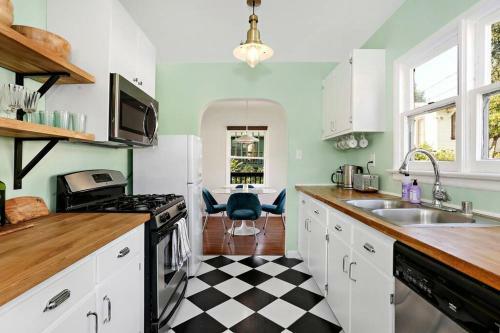 Silver Lake Craftsman Beauty