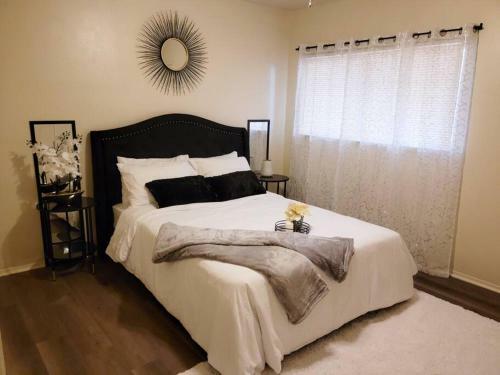 3 Queen Bed Home With Grill And Fire Table
