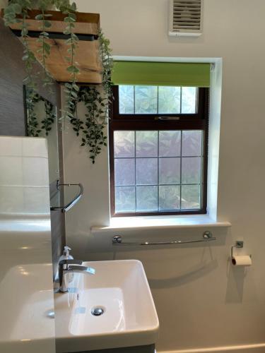 Entire 3 Bed Cottage, Peak District, Buxton.